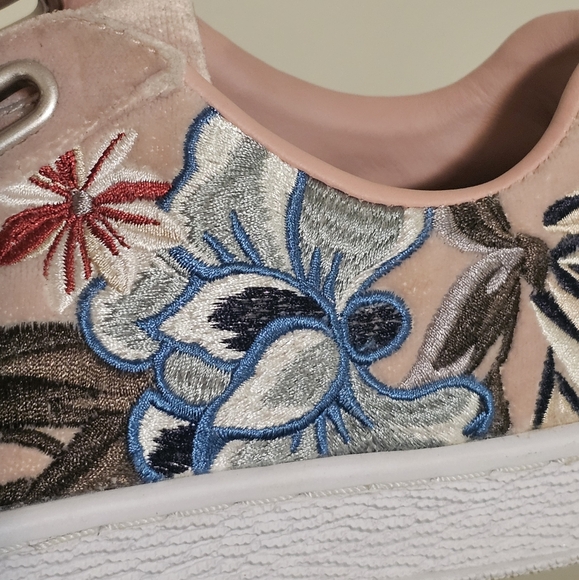 Puma Heart Hyper Peach Velvet Floral Embroidery Sneakers Women's Size 7.5 - Picture 13 of 14